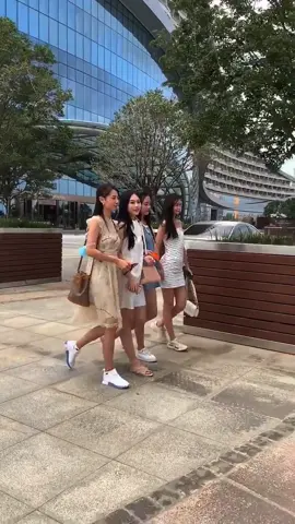 Hey,guy, be careful 😂 do u think they did it on purpose?#fyp #foryou #beauty #girls #funny
