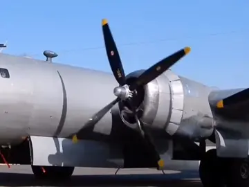 The 🇺🇲B-29🇺🇲 'FIFI' Starting its engines #b29 #fifi #b29bomber #b29superfortress