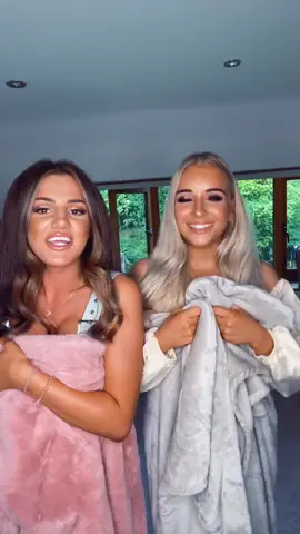 Outtakes with my bestie @bridgetmillyx 💗 can get get dressed up again soon 💗💗
