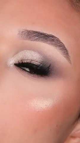Followers draw my eyeshadow looks 😝⚫️ #drawmymakeup #eyeshadowchallenge #makeupcheck