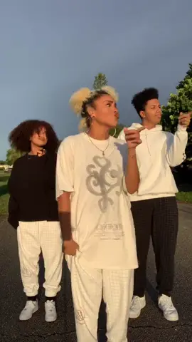 I said “trust fall” 😂🖤 @rafirod__ @katttrod ( dc: @zach..vance 🔥)