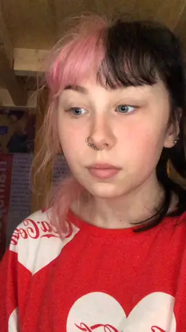 Makeup video 😃😻😘😏 this audio is addictive :,)