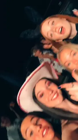 comment who you think will win #snoozzzapalooza #fyp #fypシ #greenscreen #colorcustomizer