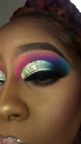 Bombshel😍😍 shop  #makeup #makeuptutorial #fyp #foryoupage #viral #glitter #glitterqueen #glittermakeup