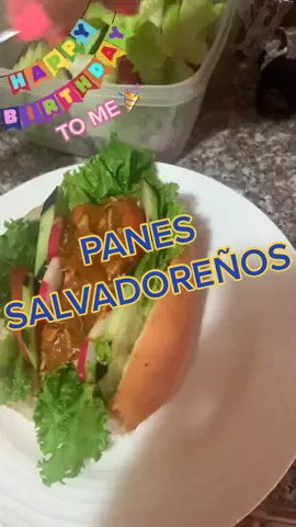 Cuando tu mamá te consiente solo por ser tu Cumpleaños🥰🎊🎁🍾 #parati #panescongallina #salvadoreños #guanakos503 #pulgarcito #loveumom #elsalvador