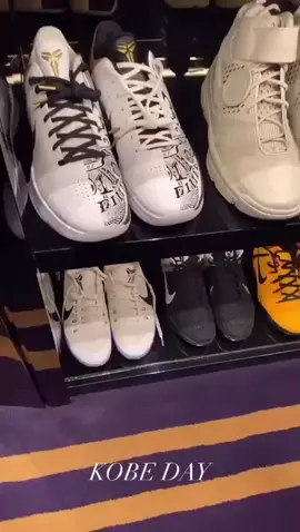 Drake showing off his Kobe shoe collection! 🙌💯 (IG: ChampagnePapi) #KobeDay #RIPKobe #viral