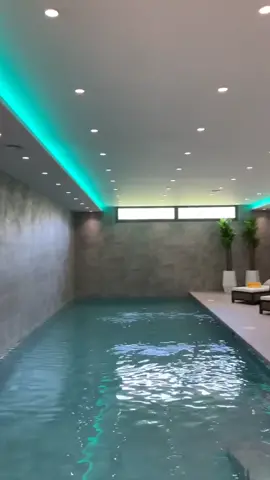 Fancy having your own pool? 👍 or 👎 #millionairehomes #luxurylife #realestate #xyzbca #parati #fyp #paradise #swimmingpool #LlegaTene #housegoals