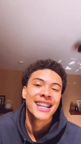 no airpods, because i’m tired of being delayed😃👍