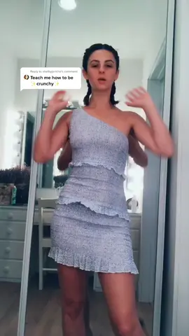 Reply to @shelbyjericho I’m not sure how to explain my cracking...just swing your back until it breaks 🤷🏻‍♀️ #crackingbones #tutorial #ballerina