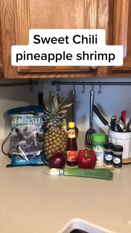 Sweet chili pineapple shrimp🍍🍤 ￼￼#sweetchilisauce #shrimp #seafood #pineapple #sweetchilishrimp #GreenScreenTile #CoupledUp #ShredWithBillAndTed
