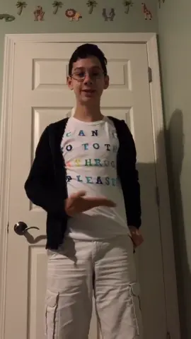 Yes you can go to the washroom 🧼🚽 (thanks to my sister @rebecca_mojares  for the stylish designer-level shirt🙈🤩)