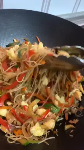 Fideos de arroz con verduras y setas 😁 #cocina #Receta #asia #tiktokchef