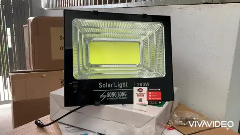 #vimotvietnamxanh #Jos #nangluongmattroi #Phanangluongmattroi Ai cần đèn pha kết nối e nhé - 😘