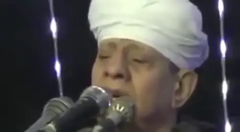 من القصائد  الي بحبه اوي (ولي بين الضلوع جنازه امشي بها وحدي وكلي مأتم ابكي فتبتسم الجراح من البكي 🥺عميد الانشاد الشيخ ياسين التهامي