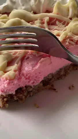 White chocolate raspberry no bake cheesecake. #cheesecake #rasberry #lowcarb #ketofriendly #ketorecipes #followme #like #foodies #foodlove