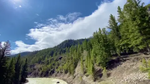 If you’ve never been out west, I highly suggest it. 😍 #Wyoming #Mountains #HoldOn #OutWest