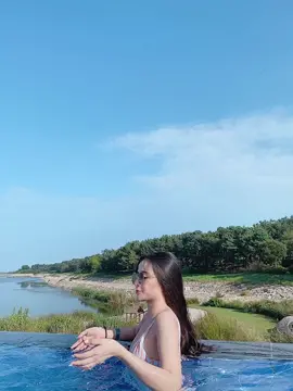 Ở hàn thì gặp em . Còn ở đâu thì gặp anh ???