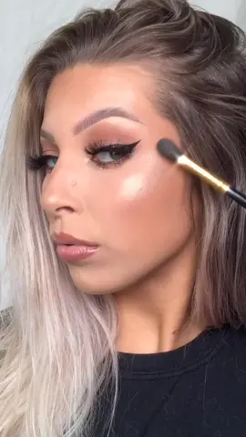 Me on my lives 😂😭 #fyp #foryou #foryoupage #makeup #millennialsontiktok #voiceover
