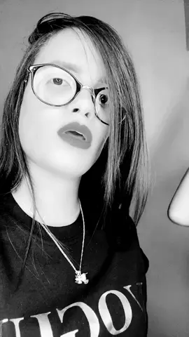 Lady siempre se vive las canciones🤣 // #fyp #twins #byebye @kimberly.loaiza @juandediospantoja 💕