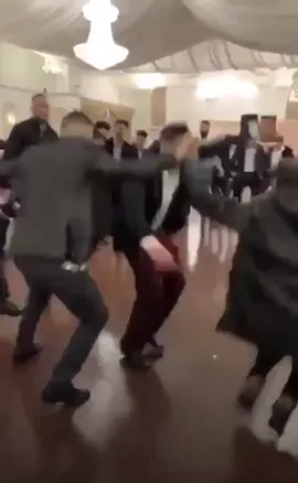 This is what we call a master of dabka..#fyp #fy #foryou #freedomdabkagroup #arab #dabke #dabka #DidYouKnow #wedding #viral #fire