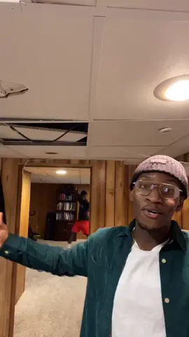 #pov my mans tryna holla at you @captaindare