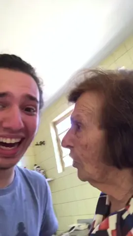 Chega na sua vó e fala que esta viciado. #paravoce #viral #comedia #foryou #humor