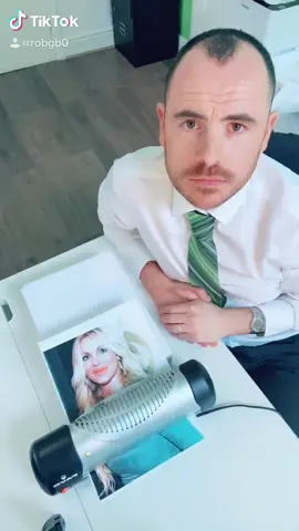 How I sing it 😂 #fyp #fypシ #foryoupage #xyzbca #funny #gaytiktok #funnyvideos #laughter #laugh #britneyspears #britney #womaniser
