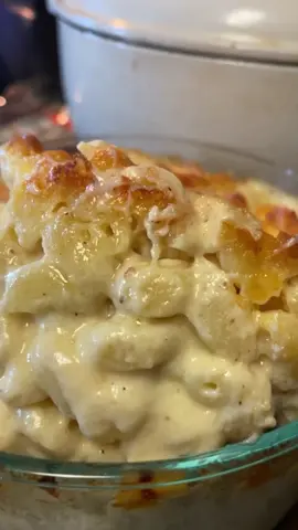 How many times did you watch? #foodtiktok #blackfoodie #blackcook #macaroniandcheese #creamygoodness