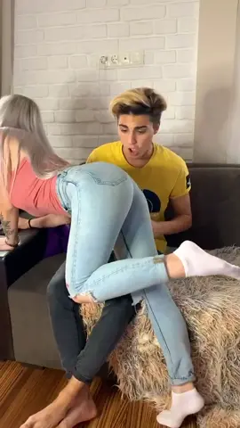Осторожно, горячо🔥😍 Сколько же соблазнов от вас, девушек...🤪 как думаете, она это специально?🤔