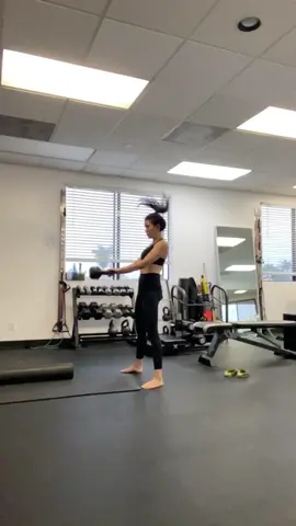#kettlebellswing #kettlebellworkout #workout #kettlebell #fyp #foryou #doctorofphysicaltherapy #dpt