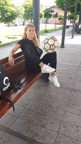 #juggling #ready2go #freestylefootball  #footballskills #footballfreestyle #aguska