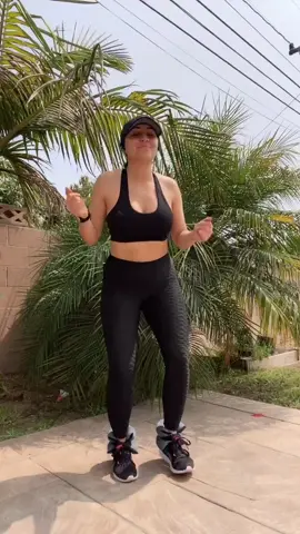 Who said you can’t have fun working out!? #fitmomsclub#adictiva#livingmybeatlife#fyp