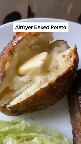 Perfect 🥔! #QuickRecipes #airfryer #airfryerrecipes #KitchenHacks #cookingtips #thefoodrenegades #EasyRecipes #BoostYourMood