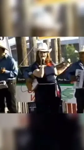 En la línea de San Ysidro!!! #jennirivera #ladiva #reinadereinas #ThrowbackSongs