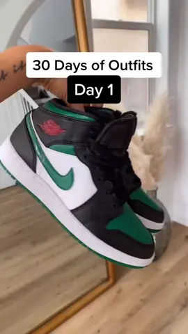 Day 1 🙌🏻 #outfitchallenge #30daysofoutfits  #TikTokFashion #ThrowbackSongs #WhatsPoppin