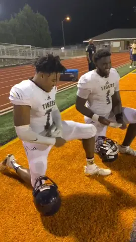 Name a BETTER Duo🤷‍♂️💯👀‼️🔥#fyp #viral #football #footballtiktok #footballvideo #defense #line #commit #georgia #georgiatech #highschool #hs #ball