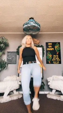 That high kick tho👌#fypシ#MomsofTikTok #justhereforfun