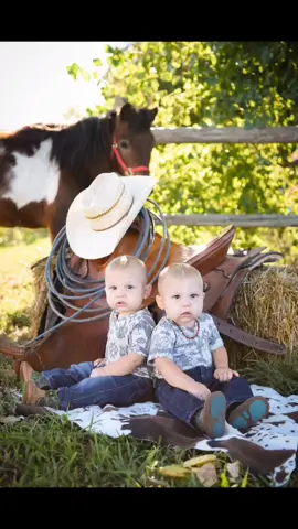 The perfect love! #family #cowboy #westernfamily #twinsoftiktok #cowboytwins