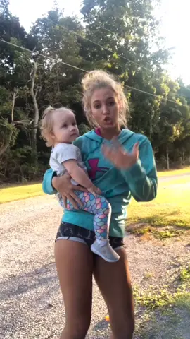 she has the worst rbf i’ve ever seen