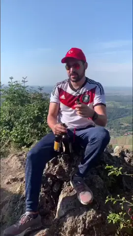 esta es la manera correcta de invitar una chela!
