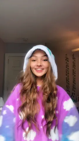 BRUH why the dice roll look like dat🥺