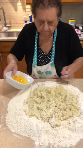 Nonna Pia makes her amazing gnocchi 🍝 👩‍🍳 🇮🇹PART 1! #nonnapia #italian #gnocchi #pasta #food #MadeWithLove #fyp #howto