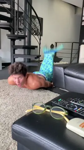 Sireno travieso🧜🏻‍♂️🥶#liadiña #imsorrymom