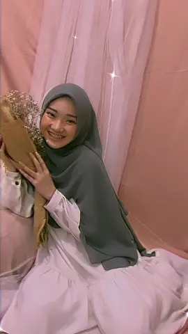 Ngebayangin aja yg videon aku tuh kamu🙂 #butuhkeuwuan