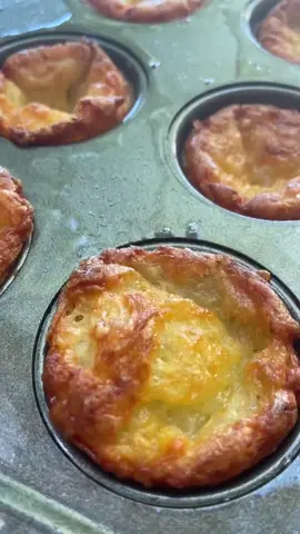 These brazilian cheese puffs (Pao de Queijo) are insanely good and so easy to make 🤤🧀 #paodequeijo #cheese #Recipe #food #cooking #chef #tiktokfood