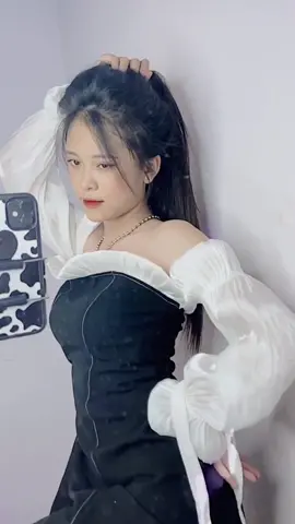 Thèm lắm lời khen 🤪 (IG: nganha.203) VÁY BÊN @nganha.design NHAAA 🥳