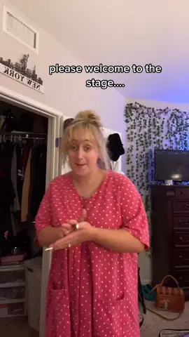 WELCOME TO THE STAGE!