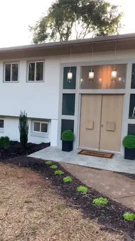 💰$824,900 📐3,033 Square Feet 🛏 5 Bedrooms 🚿 3 Bathrooms 📍 Charlotte, NC 😍 #midcenturymodern #housetour #realestate #modernstyle