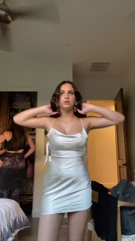 What dress should I wear #fypシ