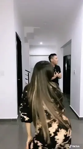 Alguien más noto quien pasó? 💔🥺 (instagram: soyandreazuniga)